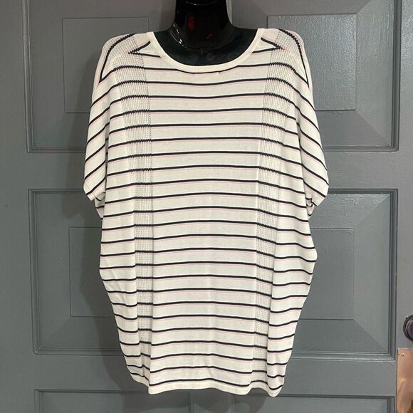 Tommy Hilfiger Woman’s White Pink & Blue Striped Oversized Short Sleeve Sweater - Picture 2 of 7